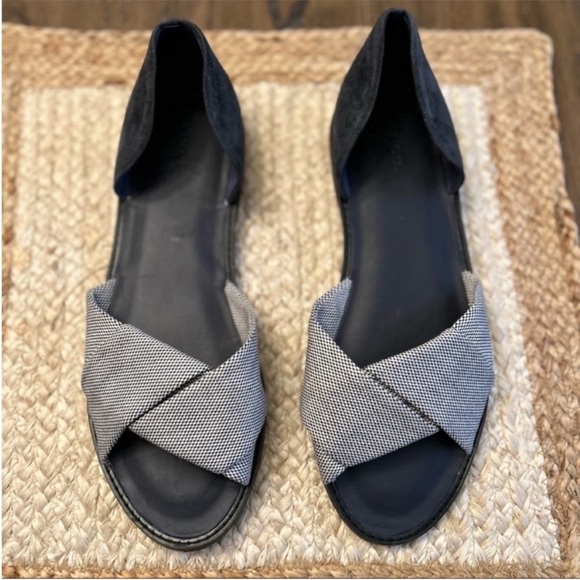 Vince Idara Open Toe Twisted D’Orsay Navy White Sandal Flats Size 9 - Picture 3 of 13